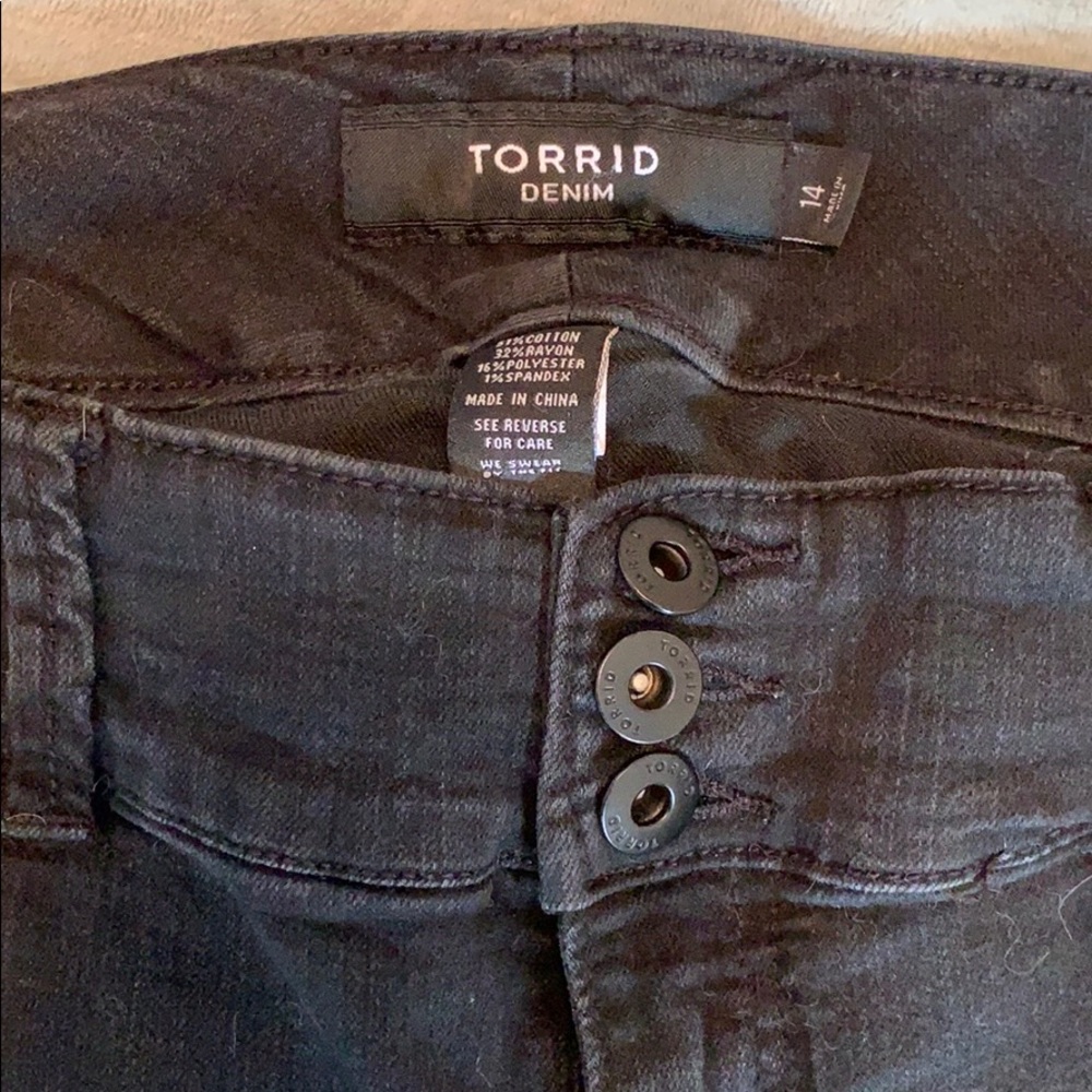 Torrid black Capri
